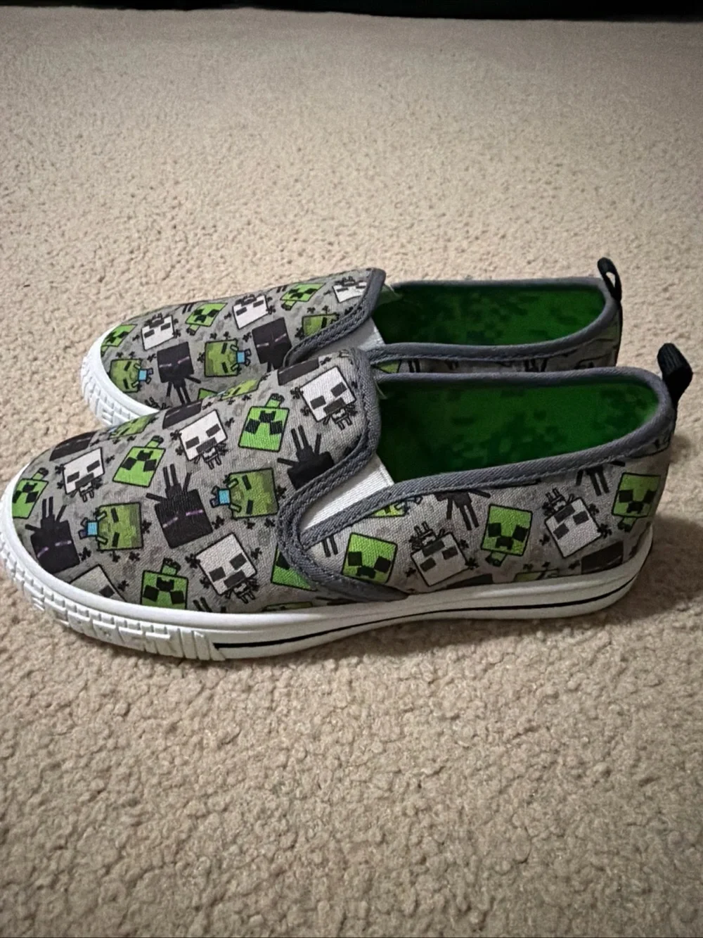 Minecraft Creeper Kids Size 13 Slip-Ons Loafers Shoes Sneakers CBF8568AMT NEW